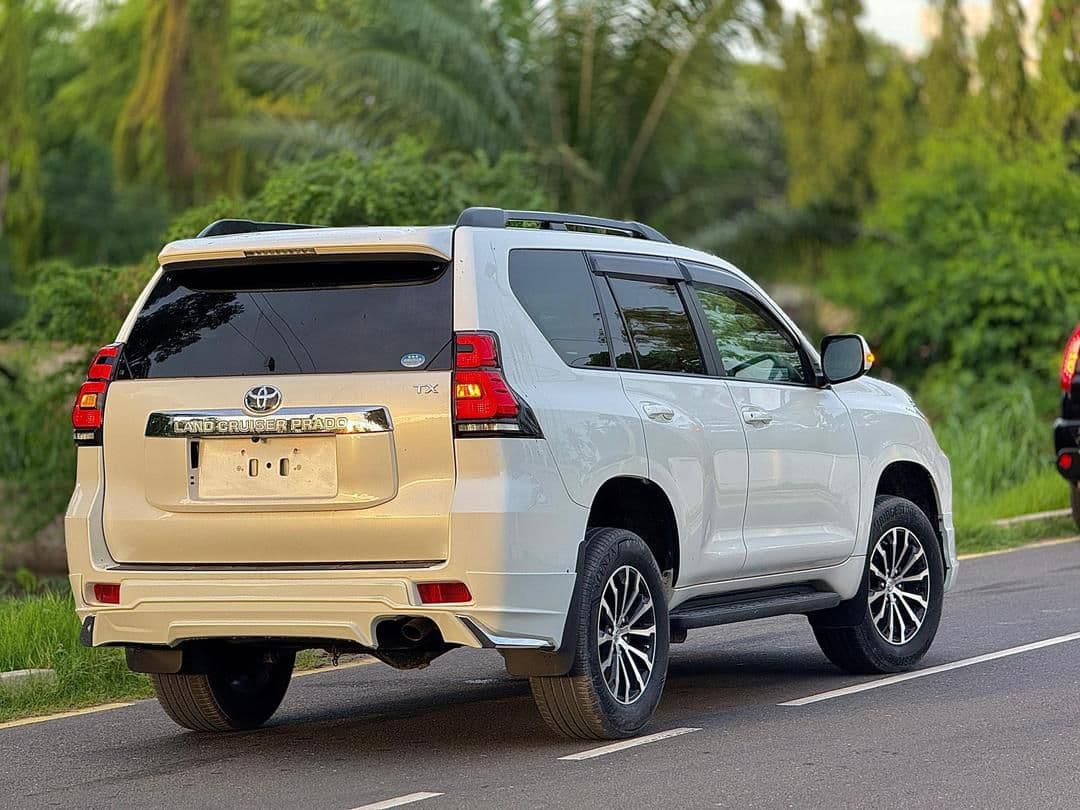 Toyota Land Cruiser Prado 2018 photo 2